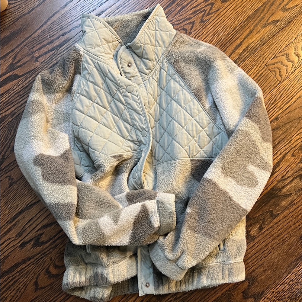 Abercrombie & Fitch Quilted Jacket with Sherpa Lining